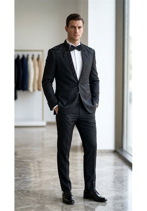 Abito da Cerimonia Uomo Luxury Total Black  Modello Smoking a Coreana con Cristalli e Gilet RAbin | Abiti | ABITO COREANO RICAMO BLUNERO
